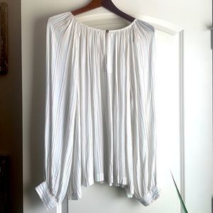 Cute, cute! a.n.a. Peasant Top in great condition!